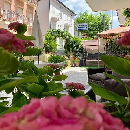 בית הארחה In Guest - New Cirene Double Comfort With Full Package